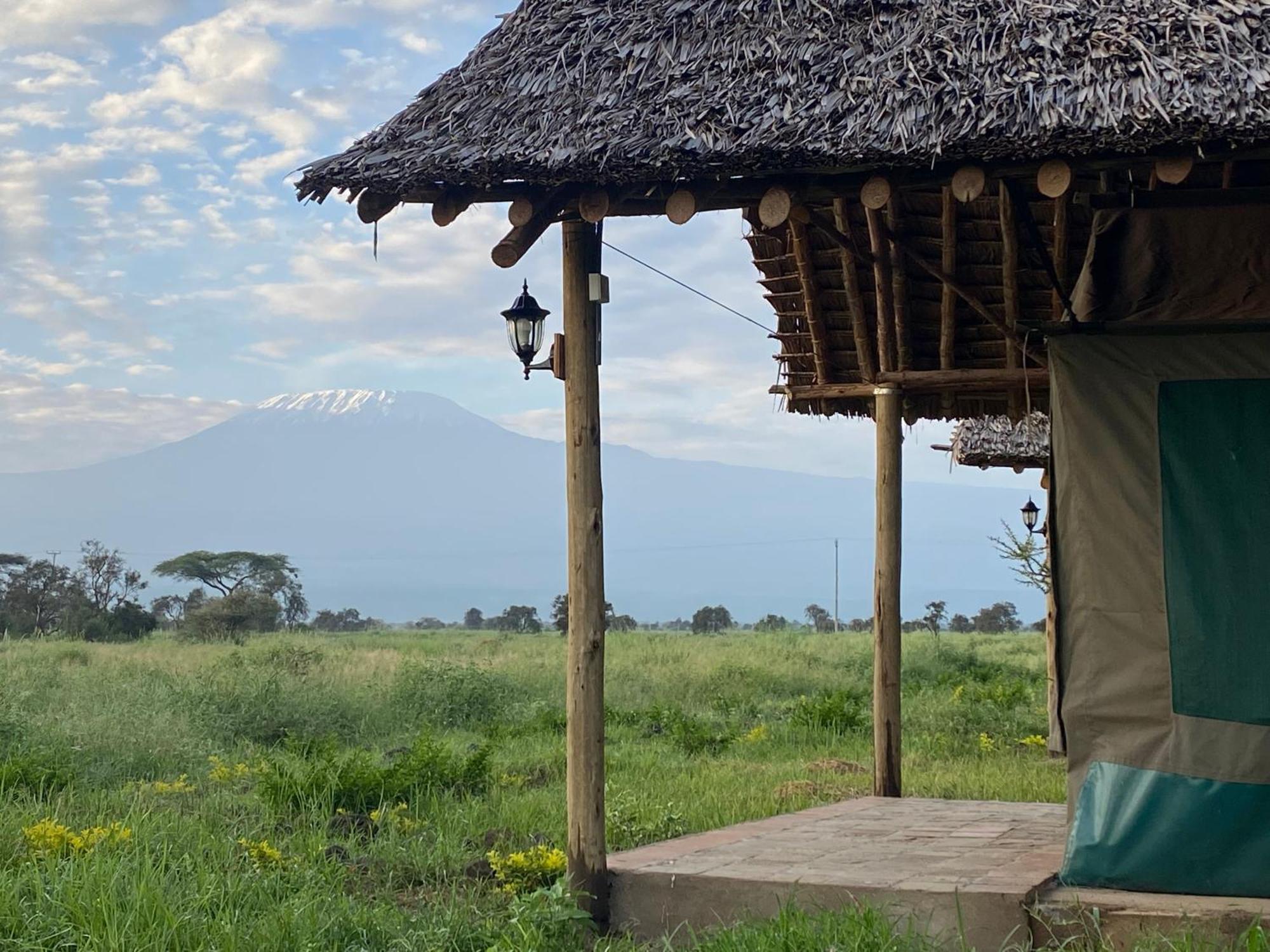 Amboseli Discovery Camp Exteriör bild
