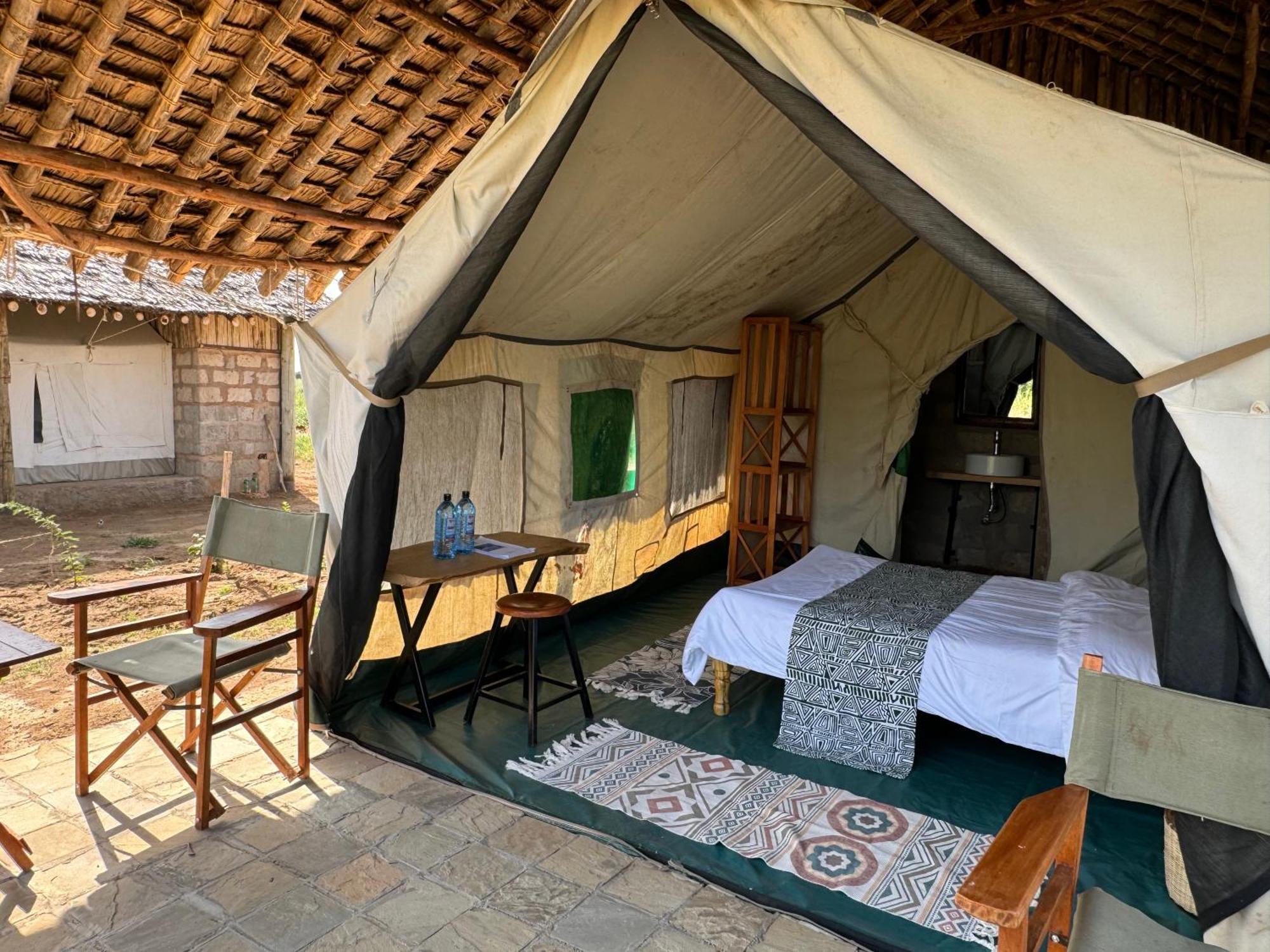 Amboseli Discovery Camp Exteriör bild