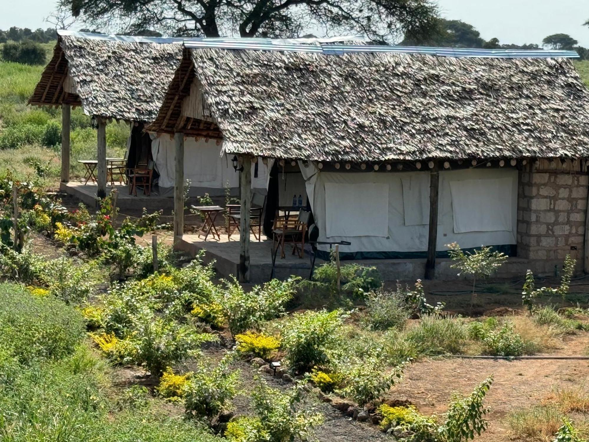 Amboseli Discovery Camp Exteriör bild
