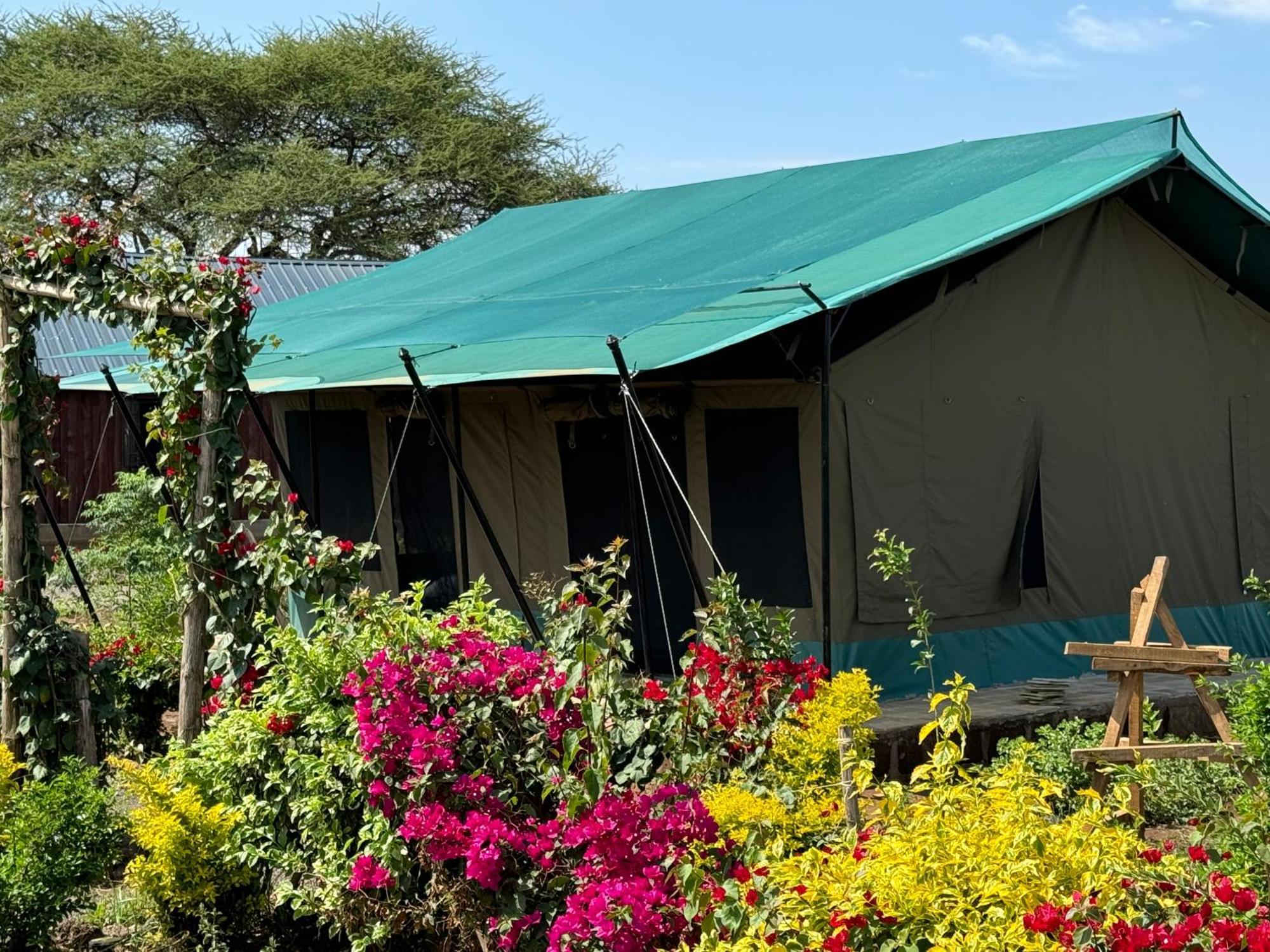 Amboseli Discovery Camp Exteriör bild